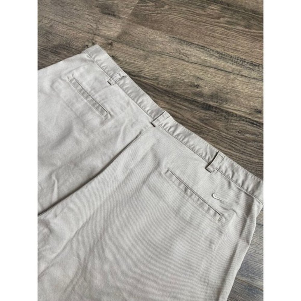 EUC‎ Mens Nike Golf Pleated Front Khaki Shorts Size 40 - Picture 8 of 9